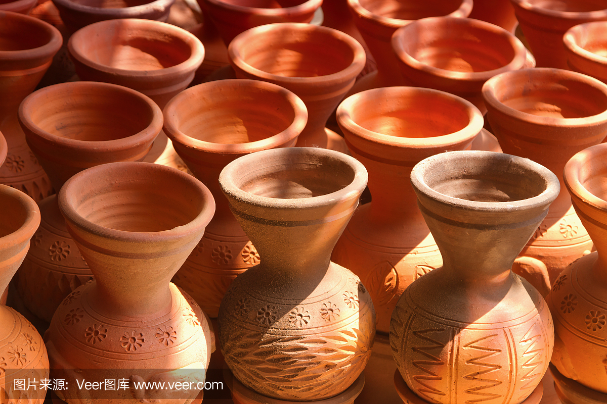 許多手工陶罐